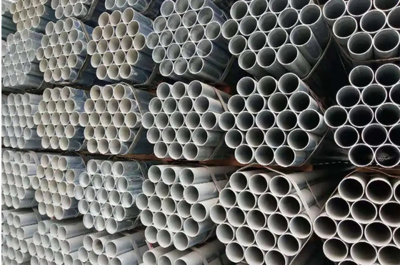 1.2-15.7 मिमी मोटाई जीआई स्टील सामग्री गर्म डूबा जस्ती गोल स्टील पाइप